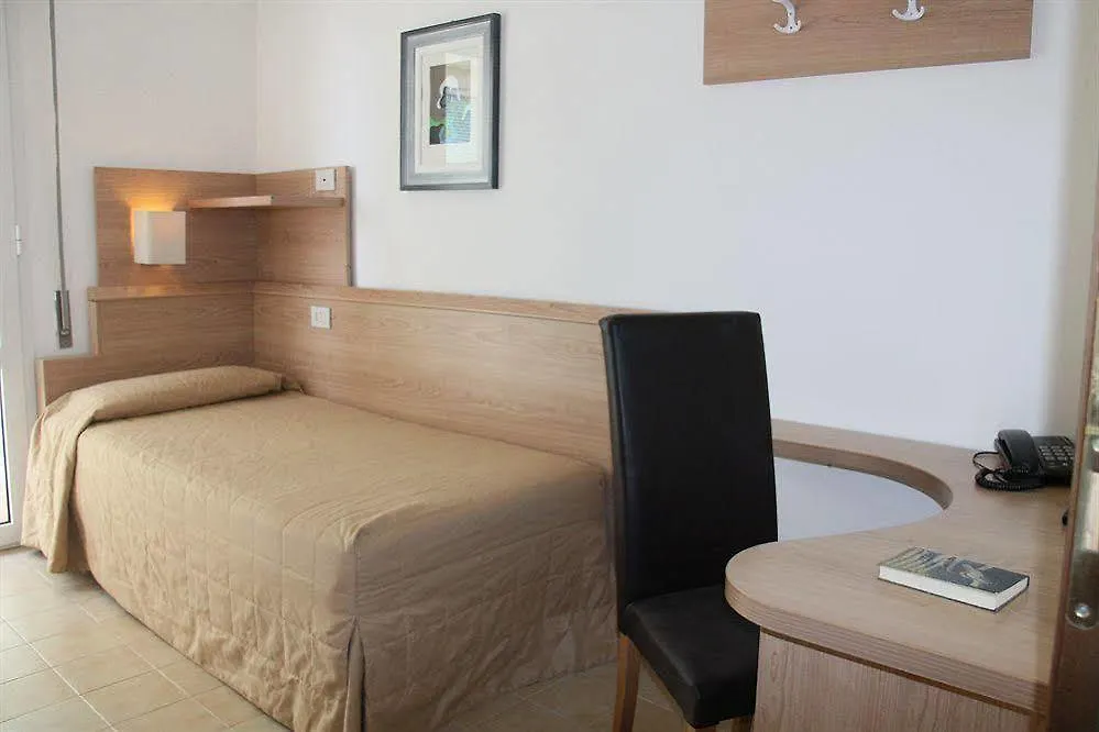 Hotel Astoria Каорле