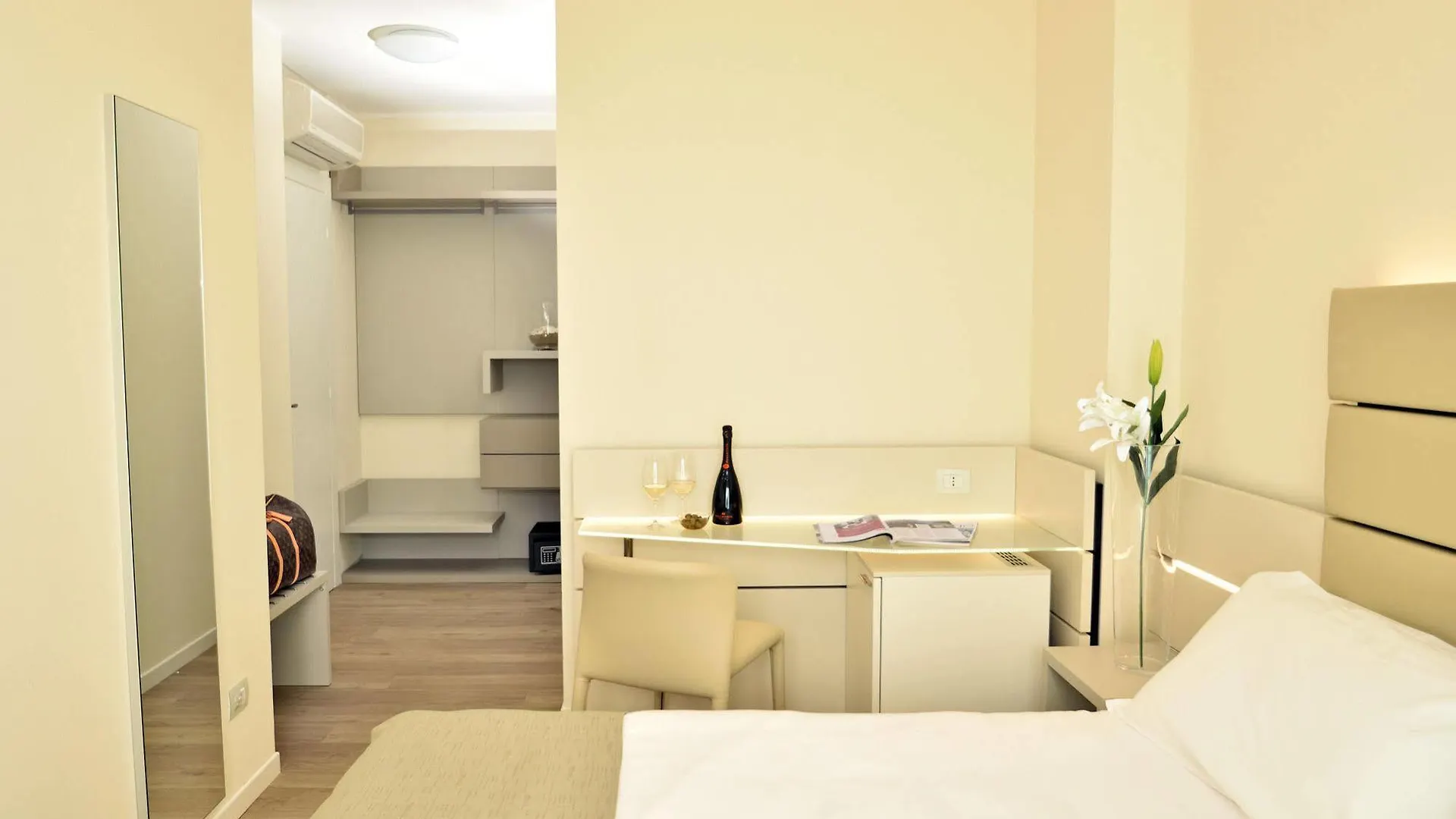 Hotel Astoria カオルレ