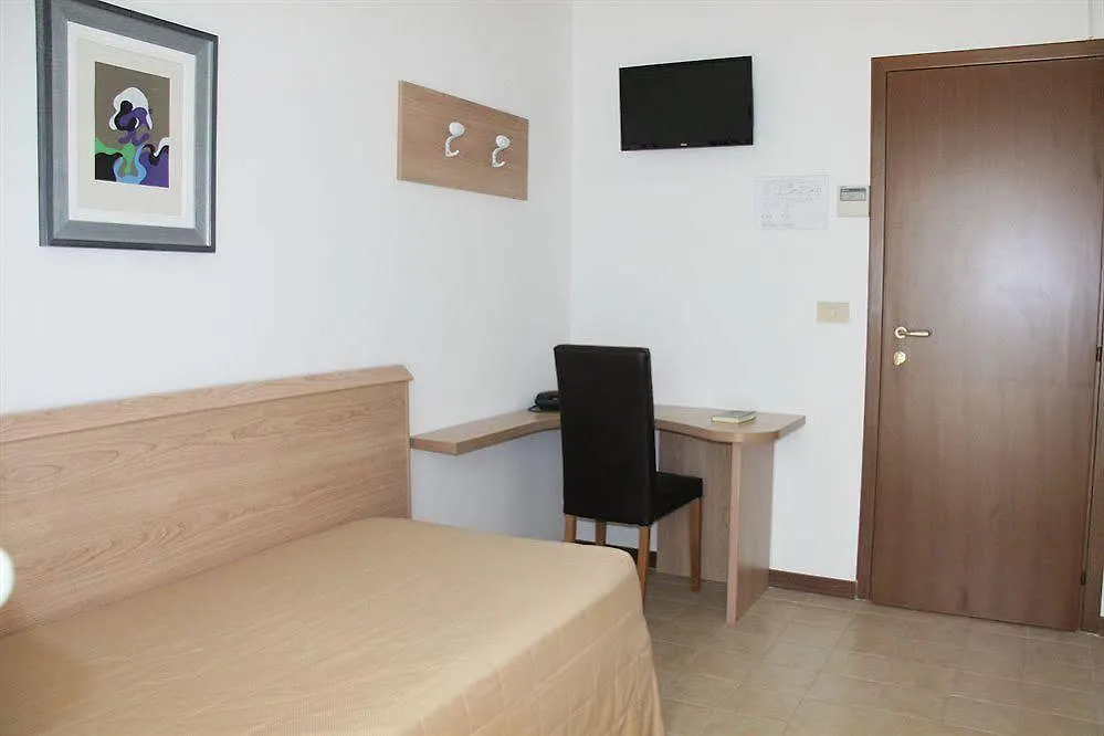 Hotel Astoria カオルレ イタリア
